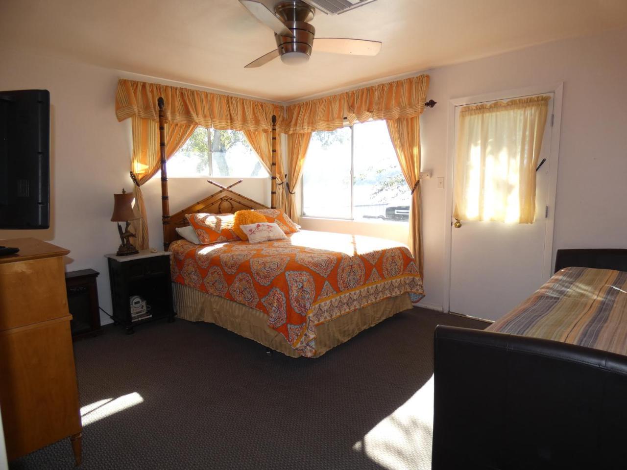 Blue Fish Cove Resort Clearlake Oaks Exterior photo