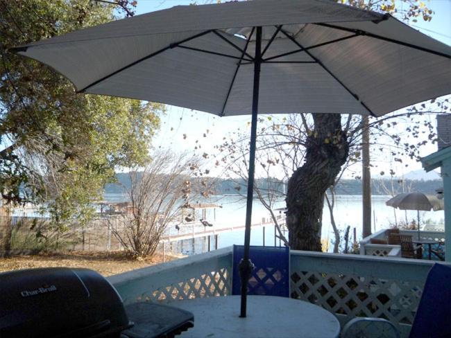 Blue Fish Cove Resort Clearlake Oaks Exterior photo